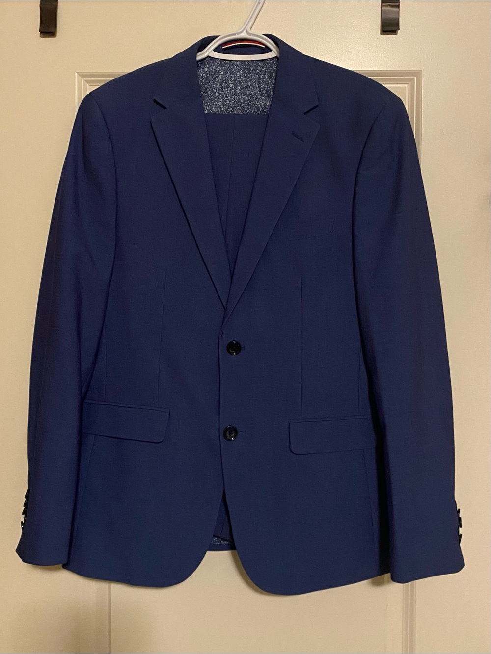 Men's Soul of London 40R Two-Piece Suit with matching tie
